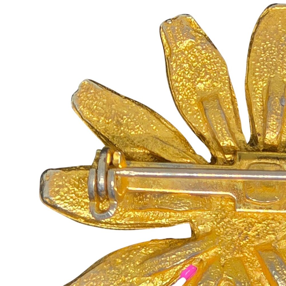 Pink & Yellow Enamel Daisy Flower Pin Brooch With Gold-Tone Metal Back - Picture 8 of 8
